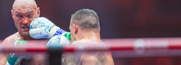 Heavyweight boxers Fury and Usyk battle in the boxong ring