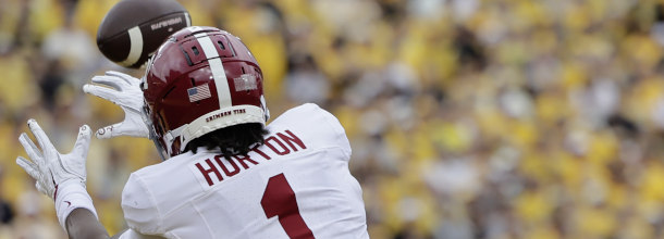 Alabama Crimson Tide QR Horton catches a touchdown pass in an NCAAF game
