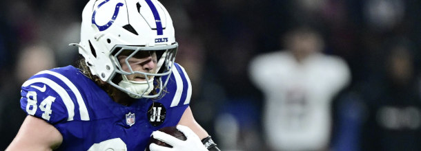Indianapolis Colts TE Warren in action in an NFL game