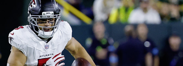 Atlanta Falcons WR Drake London in action in an NFL game