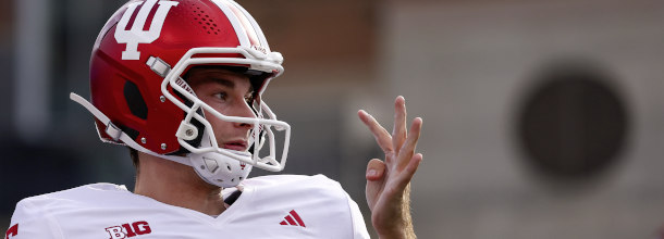 Indiana Hoosiers QB Fernando Mendoza in action in an NFL game