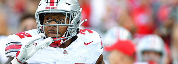 Ohio State Buckeyes RB Henderson in action in an NCAAF game