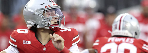 Ohio State Buckeyes QB Julian Sayin in action in an NCAAF game