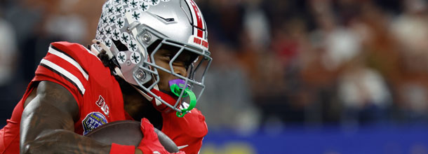 Ohio State Buckeyes football star Smith in action in an NCAAF game