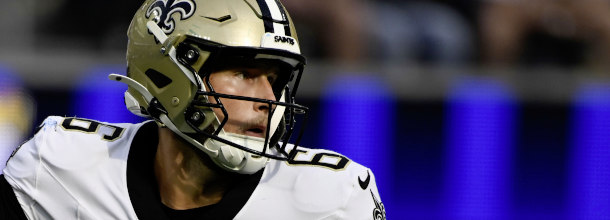New Orleans Saints QB Shough in action in an NFL game