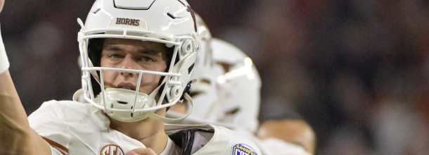 Texas Longhorns' QB Arch Manning throws a touchdown pass in an NCAAF game