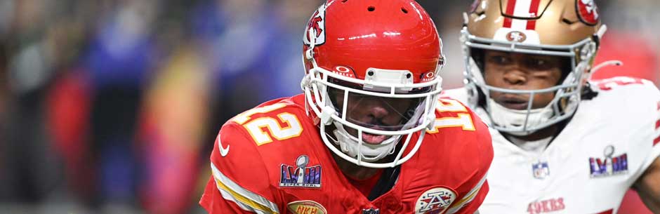 Players from the San Francisco 49ers and the Kansas City Chiefs battle for the ball in the NFL's Super Bowl