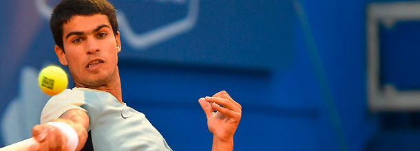 Spanish tennis star Carlos Alcaraz-Garfia hits a shot on the ATP Tour